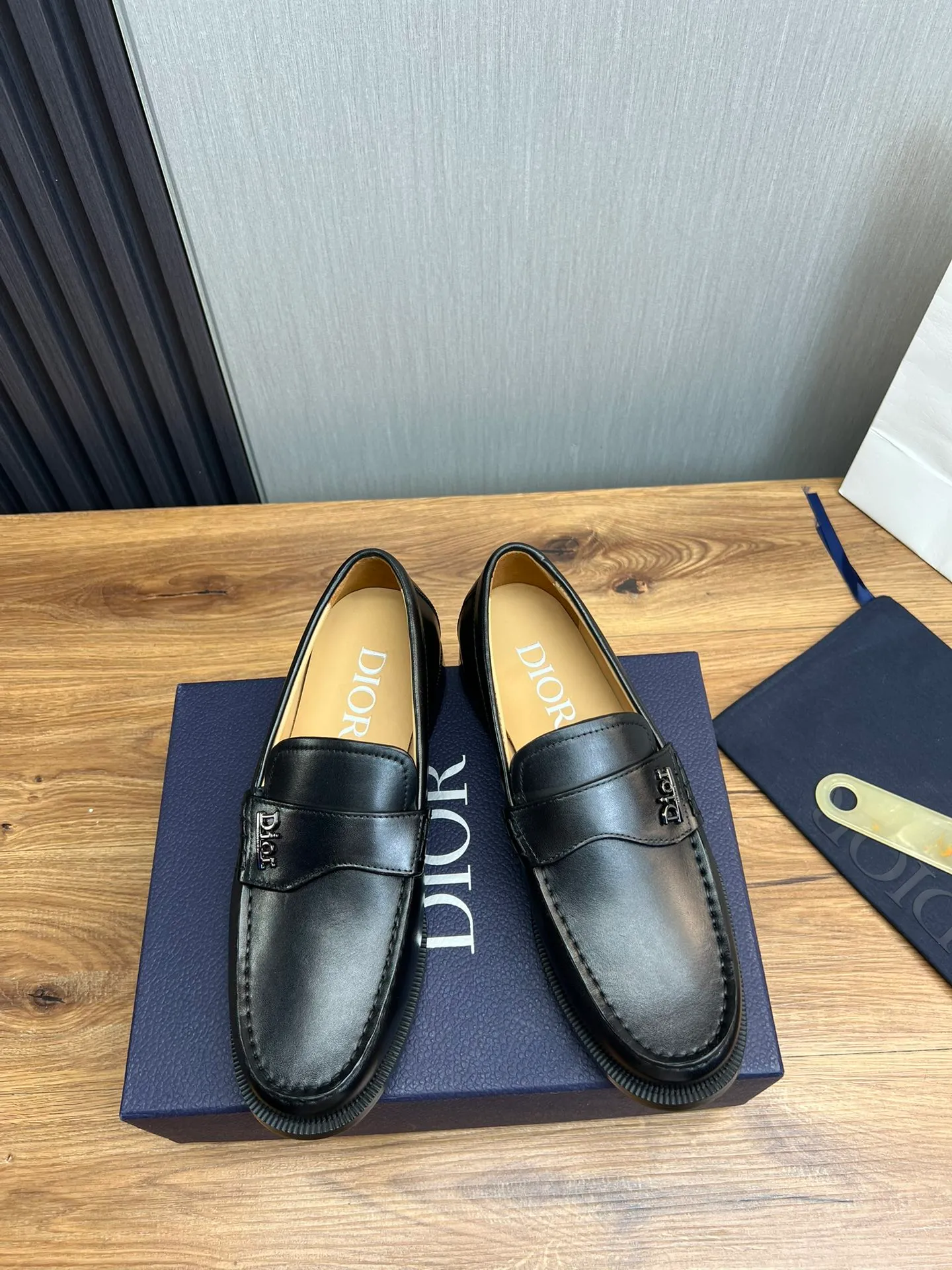 Men's men's shoes💰560💰 Dior. Men's business casual leather shoes👞all use imported original brand leather materials, just to create a more comfortable wearing experience. Upper: original cowhide, open edge beaded cowhide➕imported sheepskin lining, original non-slip and wear-resistant rubber outsole✔️36-45 (38.45 non-refundable)